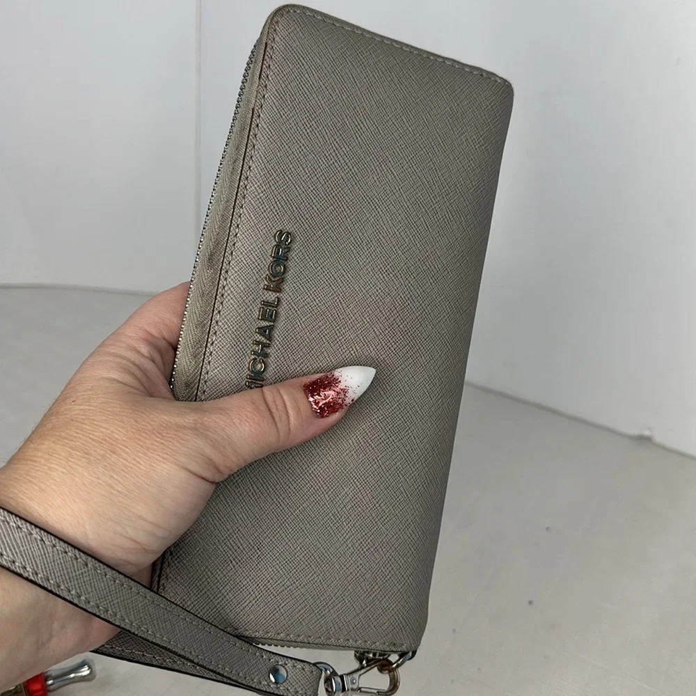 MICHAEL MICHAEL KORS Jet Set Travel Crossgrain Leather Continental Wallet